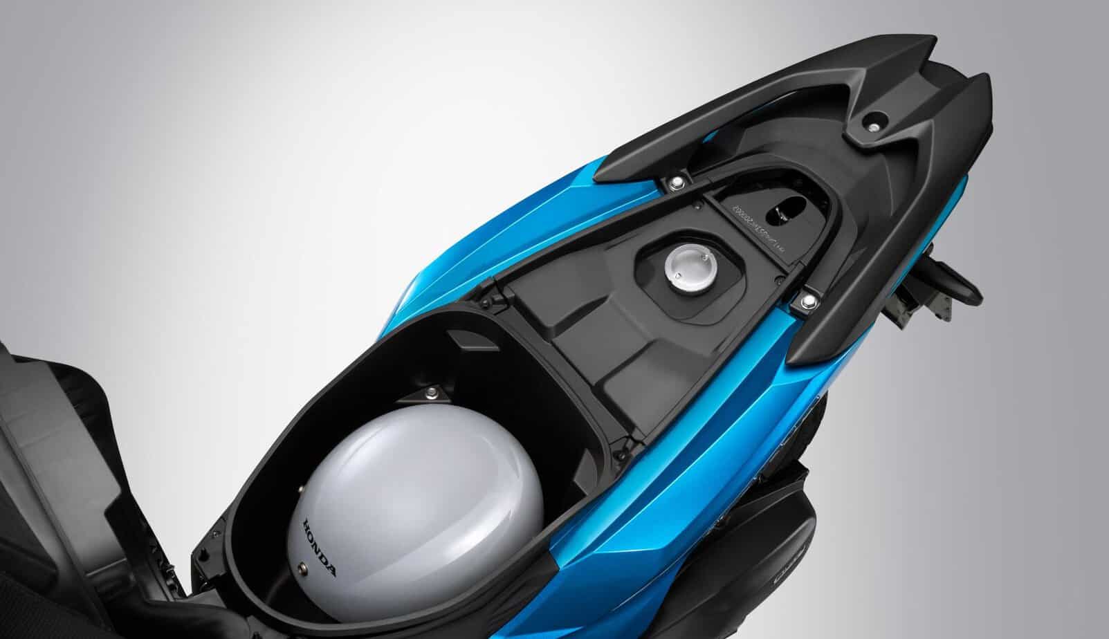 Vario 125 — Hộc đựng đồ dưới yên rộng rãi
