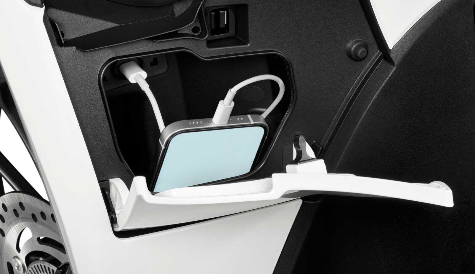 Sh mode 125 — Hộc để đồ phía trước có trang bị cổng sạc USB loại C hoàn toàn mới