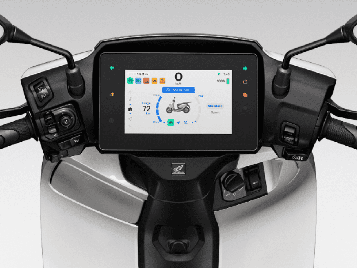 CUV e: — Màn hình 7-inch TFT sắc nét