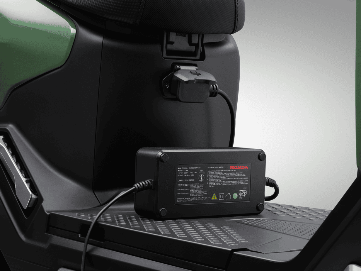 ICON e: — Pin Lithium-ion an toàn và có thể sạc theo 2 cách